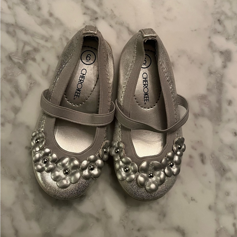 Cherokee Kids Toddler Girl Silver Floral Dress Shoes